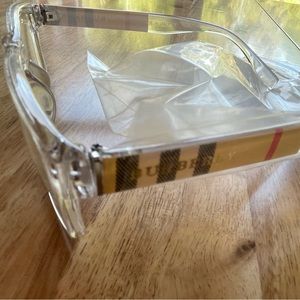 Non-authentic glasses Burberry